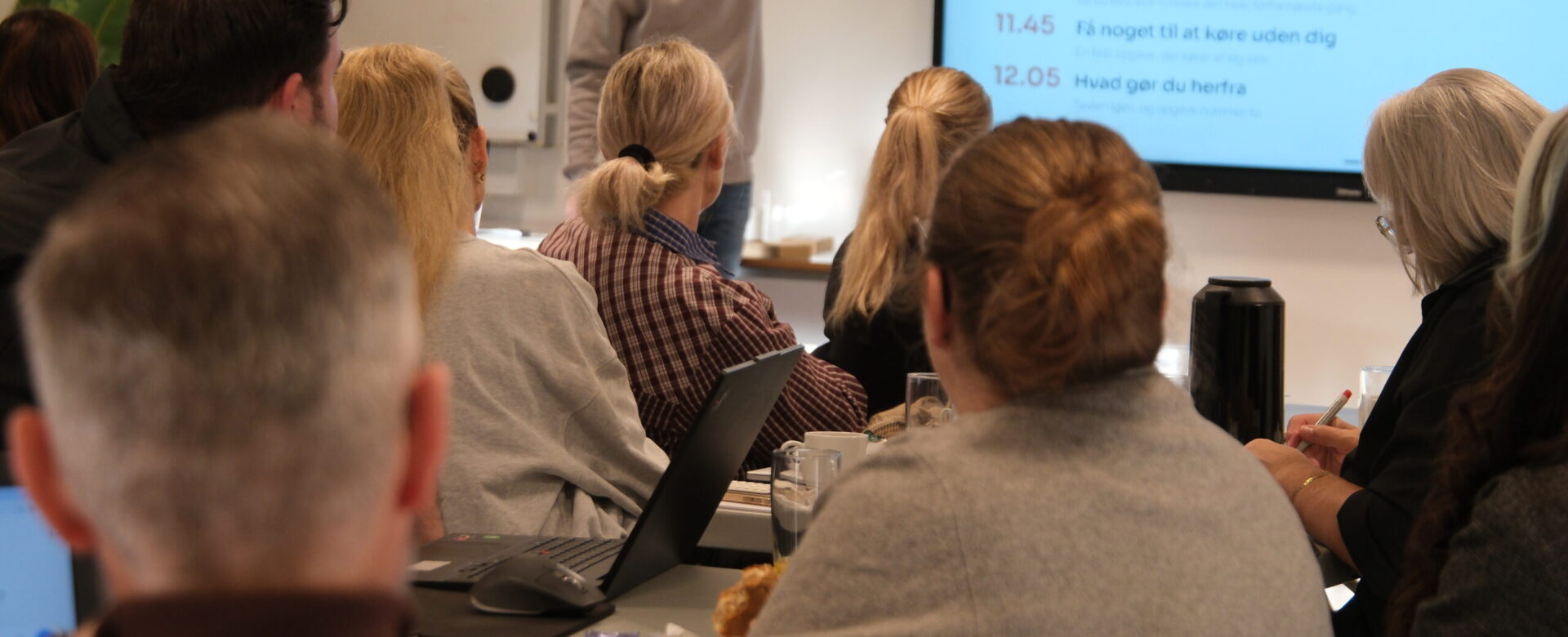 Fra spørgsmål til handling – virksomheder arbejdede med AI i praksis